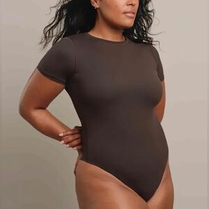 ATHLETA Bodymove Short Sleeve Bodysuit in Truffle Brown size Medium